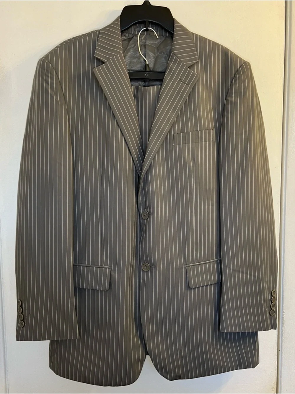 Giorgio Fiorelli SuperLux Super Fine Men’s Grey Pinstriped Suit Size 42/36